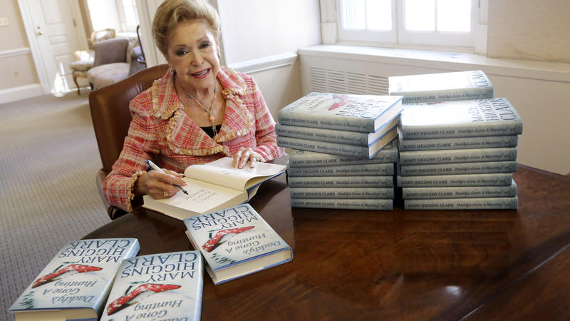 RizavalRZ's tweet photo. Hoy ha fallecido la escritora Mary Higgins Clark, la "reina del suspense". ¿Habéis leído alguno de sus libros? https://t.co/RAd8sOW9uL