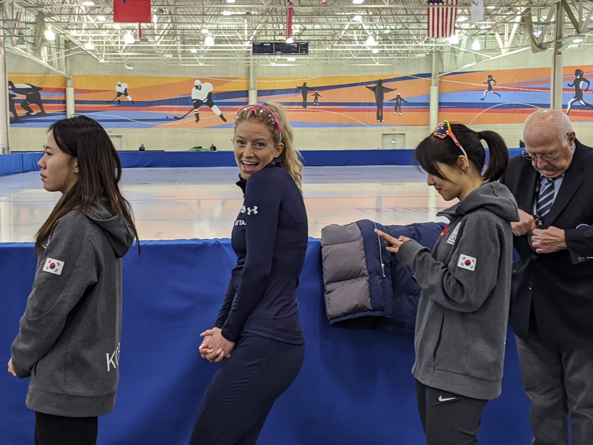 USSpeedskating's tweet image. A great day at the @PettitCenter for @TeamUSA!
😃
Watch the @olympicchannel Sunday at 1am ET for a recap of today's races!!
🥇🥇🥉
#FourContinents #FierceFastFearless

Racing concludes tomorrow with the 1000m and Team Pursuit