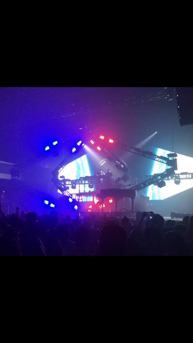 rosemaryy_o's tweet photo. Slander #alchemytour https://t.co/a3kofNKZVn