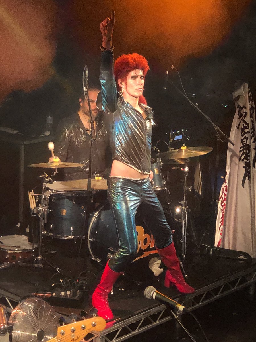 juliangoodall's tweet photo. ⁦@absolutebowie⁩ in Holmfirth tonight.  Jon is on top form as are all the band. https://t.co/1Hv1Bu0kWH