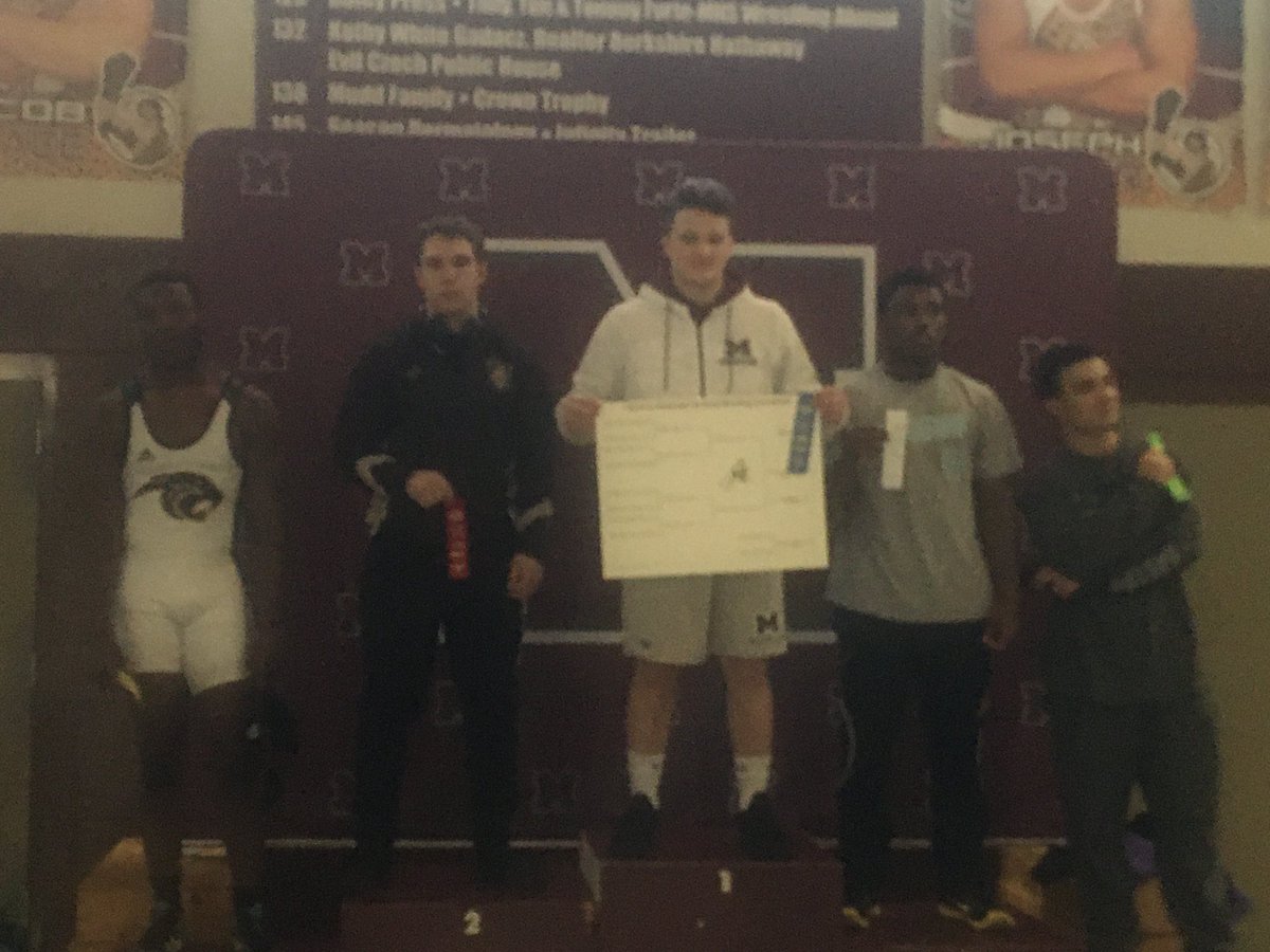sbwathletics's tweet photo. Congratulations to SB Washington Regional Qualifiers:
M. Hobbs -132lbs. 3rd Place
T. Hardy -138lbs. 2nd Place 
@SouthBendCSC @WhsPanthers60 @WHS46619 @NIC_athletics @WhsPanthers60 #PantherPride https://t.co/yhQxV3NVpS