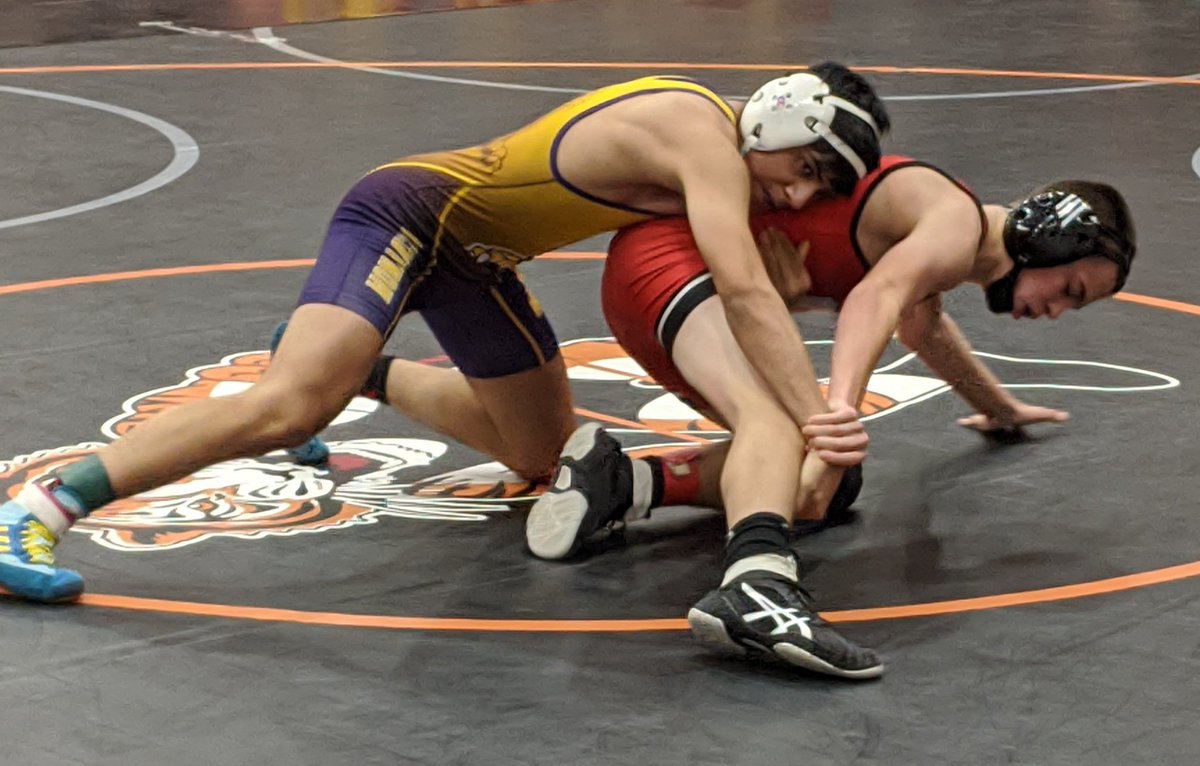MonarchGrappler's tweet photo. Hugo Medina wins a 10-7 decision to place 5th in the Hawkeye 10 at 113!
#ScoreFirstScoreLast https://t.co/U5YcnA0b7O