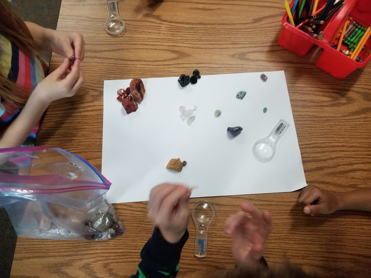 MagicClipperSh1's tweet photo. First Grade Geologists.  #rockandmineralID #detectives #propertysort @MagicClipperSh1 @OliveChapelElem https://t.co/W53l3Hyb9Q