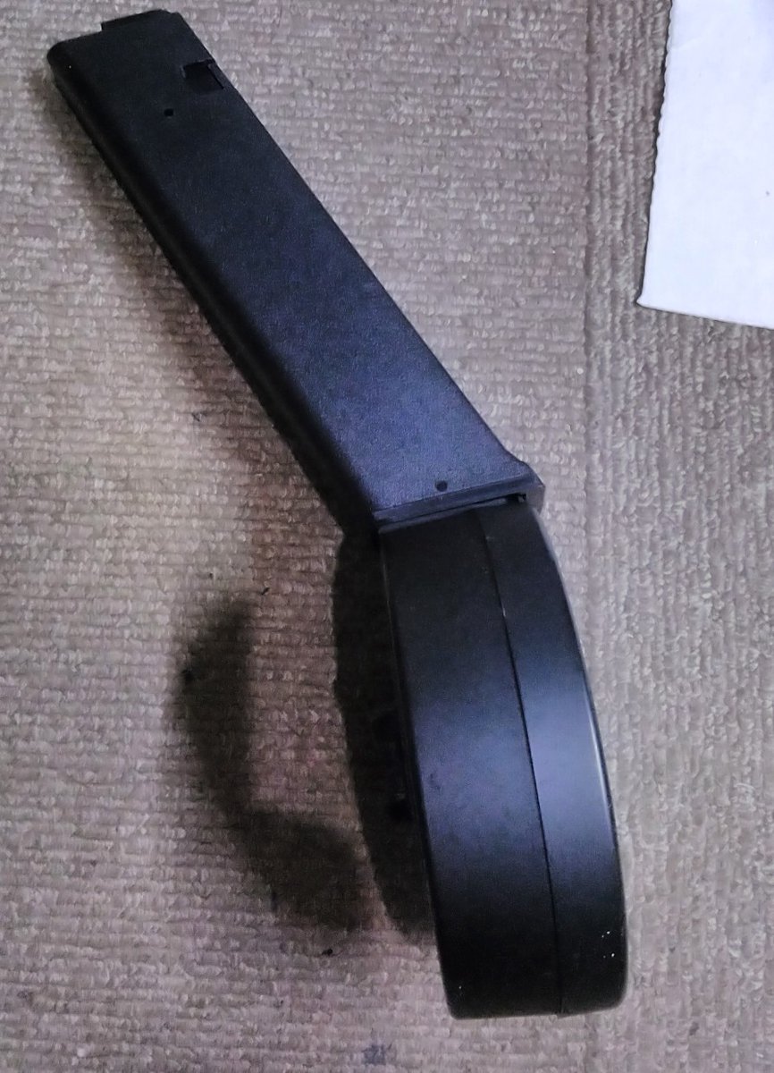UskDual's tweet photo. せっかく陽炎積んだのにTK45Cって多弾マグないよなぁ…って思いながら作成中。
kscの80連にマルイMP5の400連ニコイチ
#tk45c
#陽炎 https://t.co/z0LXp0NLjW