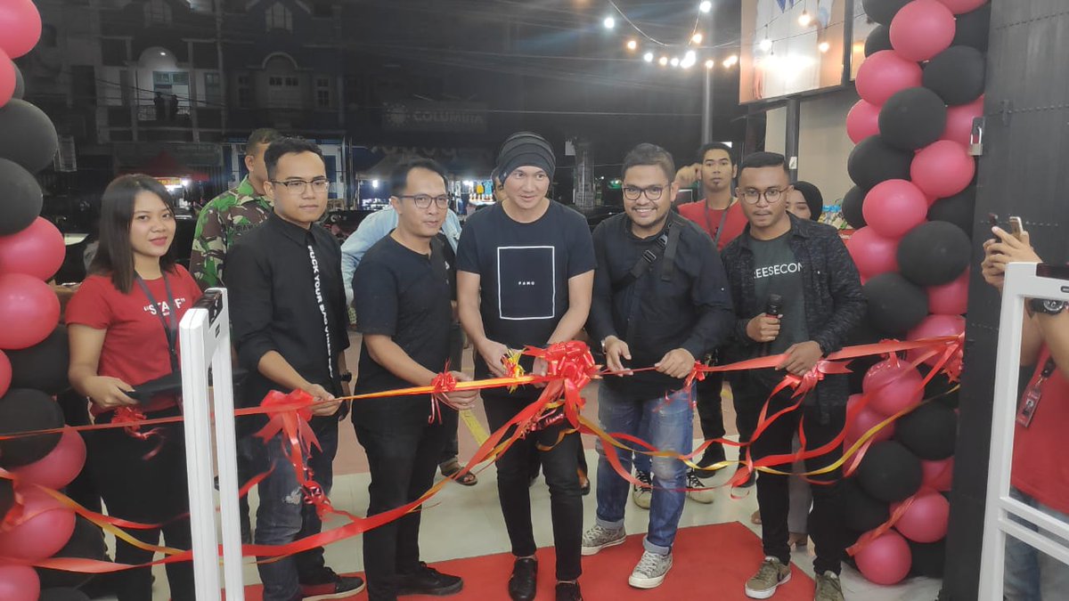 SultengTerkini's tweet photo. Grand Opening Store 3Second di Palu Banyak Diskon, Anji Hibur Pelanggan https://t.co/7HOhtDwSin https://t.co/5LaufEshhS