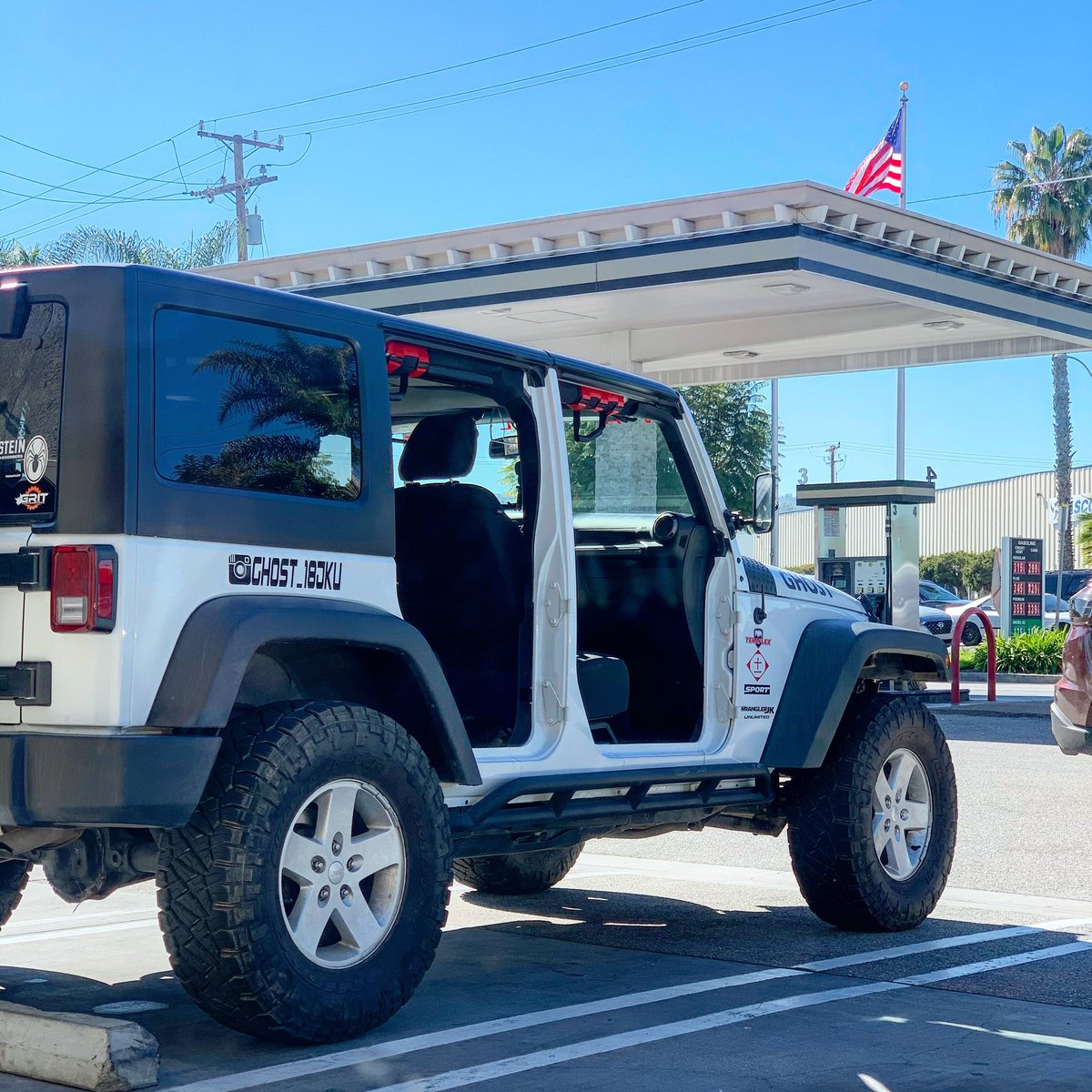 Perfect day to take off the doors today in SoCal 😎✌️

__O|||||||O__
#JeepWave #JeepNation #JeepCraze #JeepGram #JeepLove #JeepLifestyle #WranglerUnlimited #LucasOil #Dana44