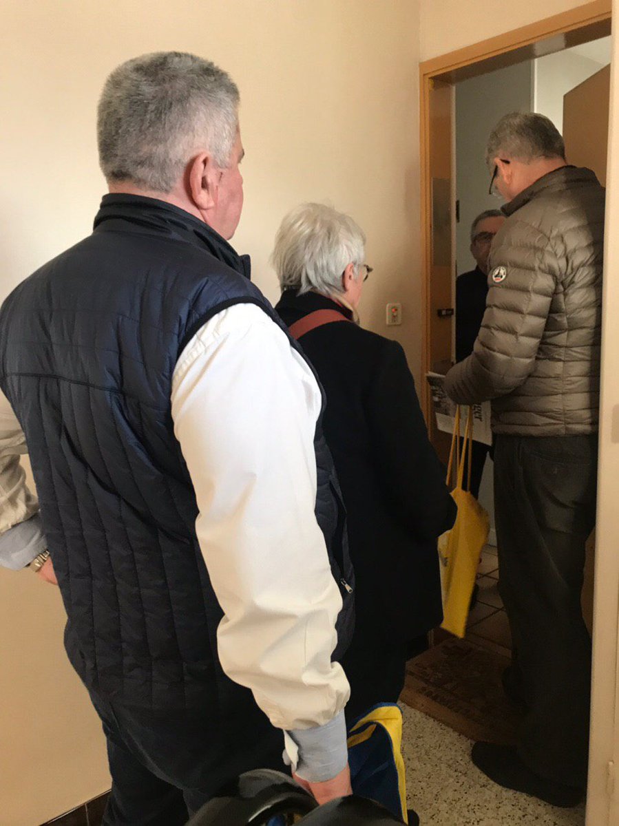 2020Clermont's tweet photo. DYNAMIQUE POUR L’ALTERNANCE À CLERMONT-FERRAND AVEC @EricFaidy !
#AlternanceCapable
#AlternanceResponsable
#SociétéCivile 
Porte à porte,rencontres sur les marchés &amp; boitage du journal nº3 de campagne.
Ce samedi, nous étions à la rencontre des Clermontoises et des Clermontois. https://t.co/a0zq7ktSBW