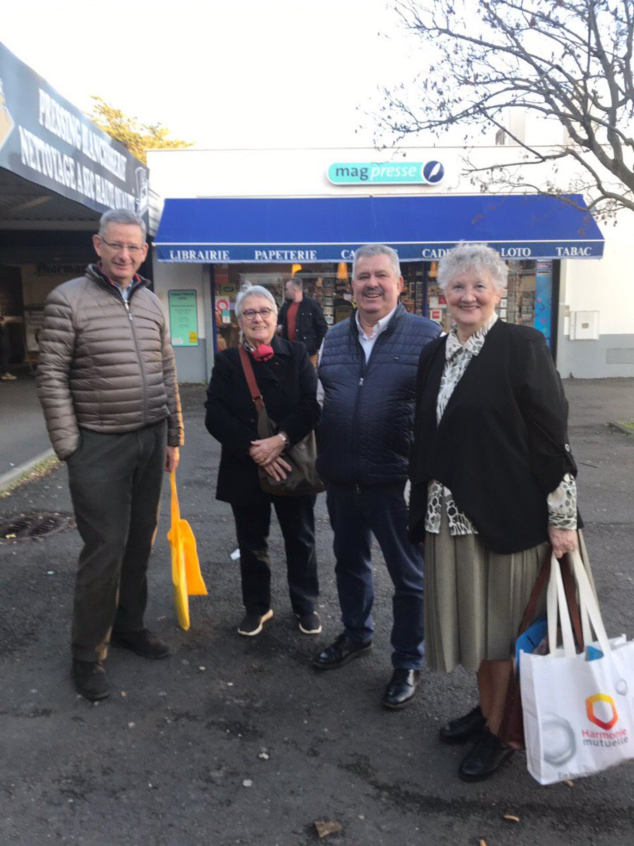 2020Clermont's tweet photo. DYNAMIQUE POUR L’ALTERNANCE À CLERMONT-FERRAND AVEC @EricFaidy !
#AlternanceCapable
#AlternanceResponsable
#SociétéCivile 
Porte à porte,rencontres sur les marchés &amp; boitage du journal nº3 de campagne.
Ce samedi, nous étions à la rencontre des Clermontoises et des Clermontois. https://t.co/a0zq7ktSBW