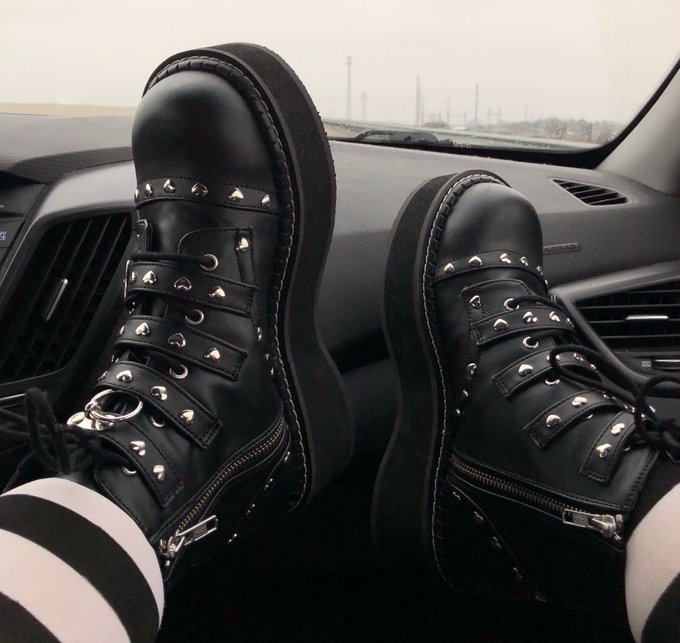 My new babies 🖤 https://t.co/cBb4axYN3N