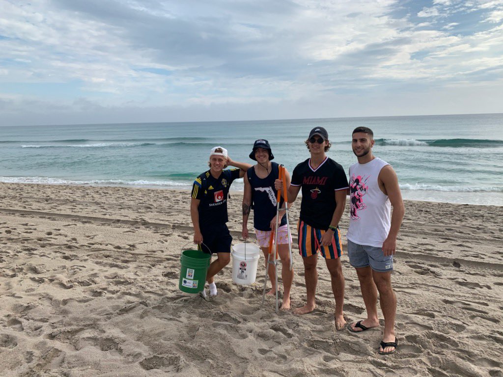 FAUMSoccer's tweet photo. Our guys are the best! 🤩 The team participated in a beach cleanup at Spanish River this morning! 🤝
#CommunityServiceInParadise 🦉⚽️ https://t.co/6UOZ2W64H5
