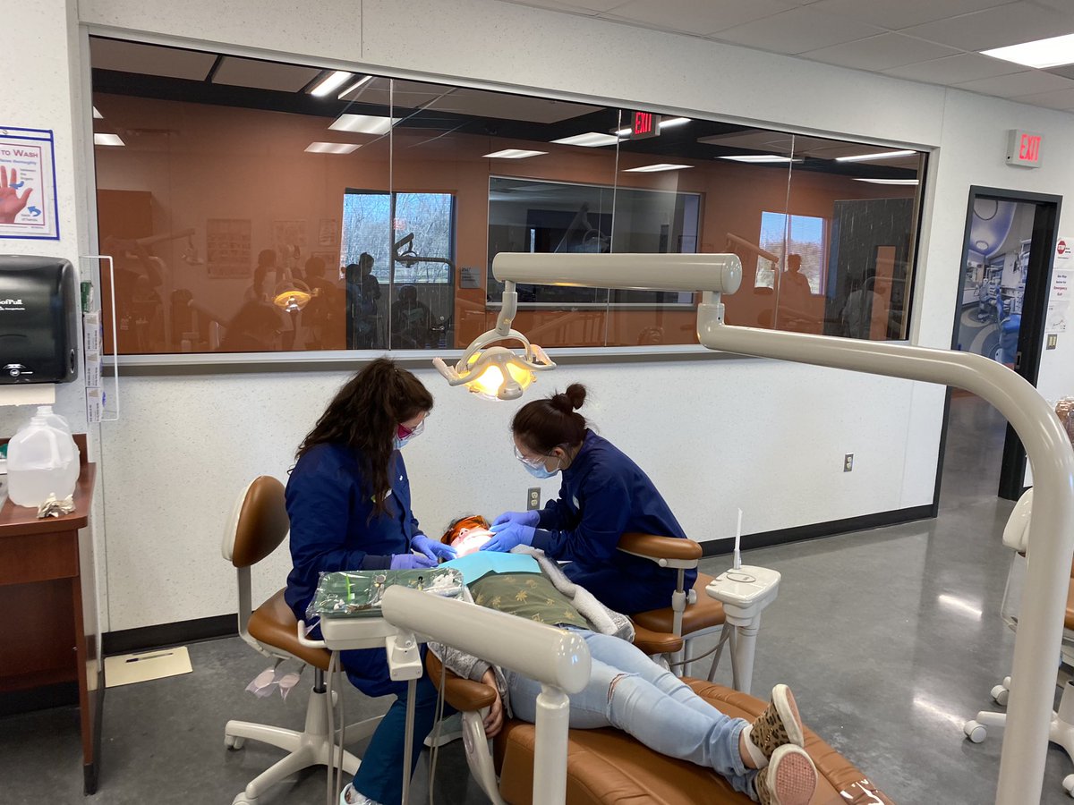 ctehosa's tweet photo. Sealant Day @BlansonCTEHS was a success! A special thanks to Dr.Williams, @ghdhs_members @HCCColeman @LSC_Kingwood & @PimaMedical for your community service. #LovingYourCommunity #BlansonDA #BlansonBred @AldineCTE @AldineISD @BenIbarraCTE https://t.co/OWgoV7uaZ4