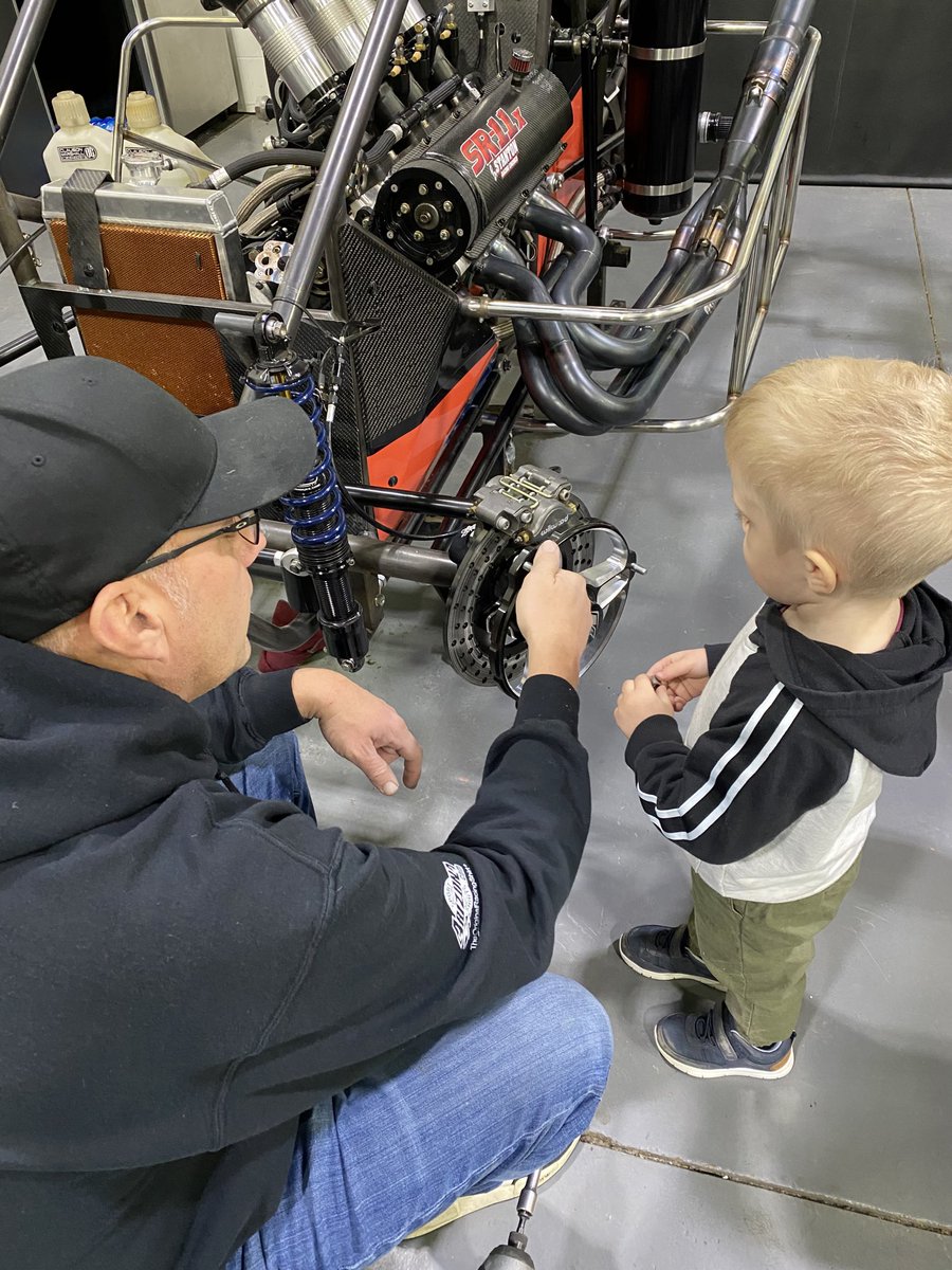 timclauson's tweet photo. Spent a little time at the shop today with my buddy. He seemed to be satisfied with our ⁦@keizerwheels⁩ hubs and ⁦@ProglideBearing⁩ so much so a fist bump was necessary.  Love days like today. https://t.co/6ueRn9pJnv
