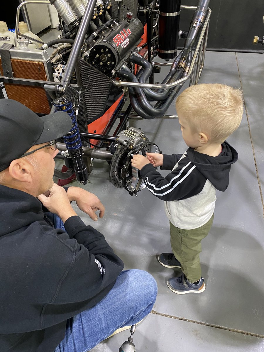 timclauson's tweet photo. Spent a little time at the shop today with my buddy. He seemed to be satisfied with our ⁦@keizerwheels⁩ hubs and ⁦@ProglideBearing⁩ so much so a fist bump was necessary.  Love days like today. https://t.co/6ueRn9pJnv
