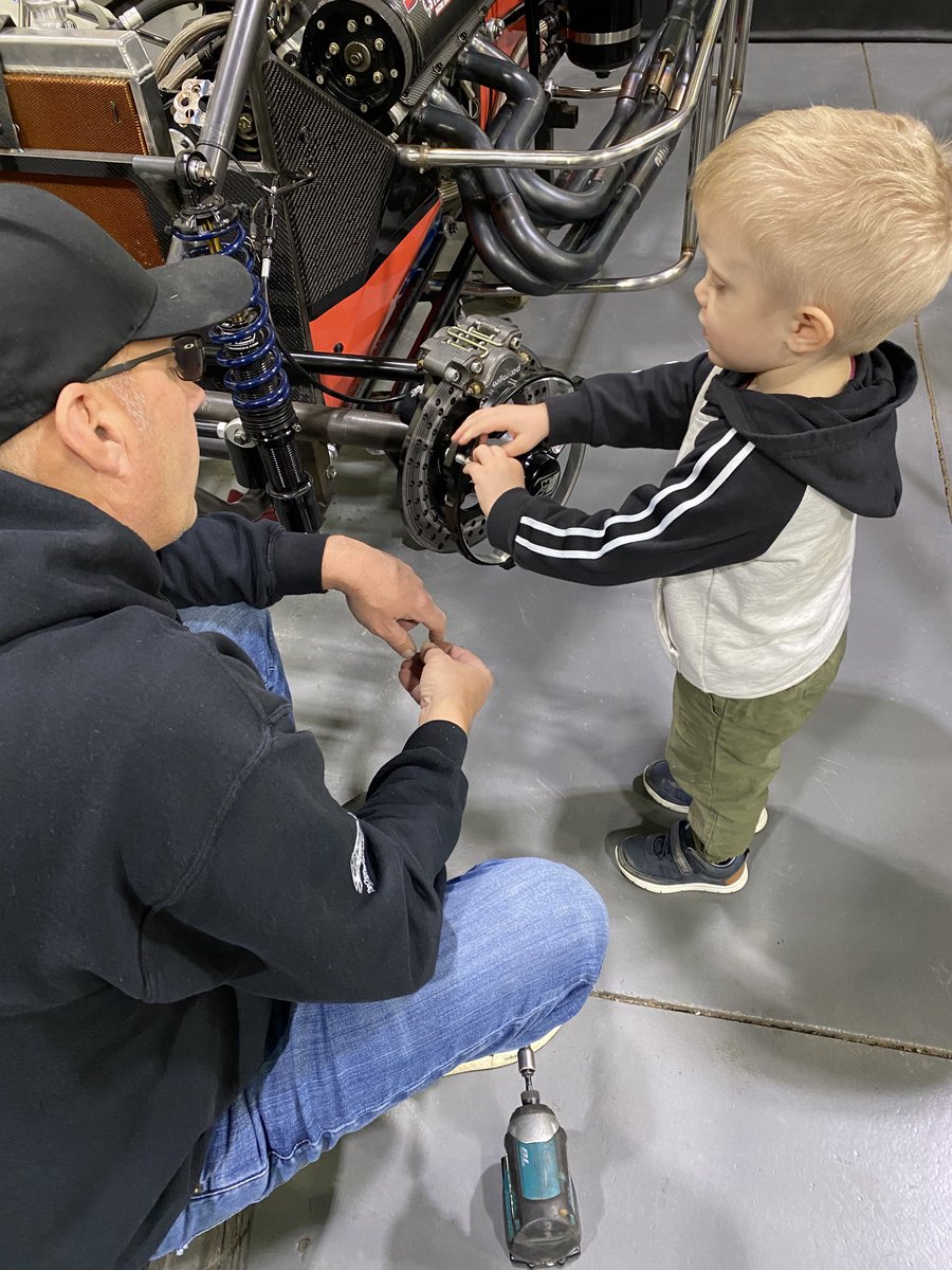 timclauson's tweet photo. Spent a little time at the shop today with my buddy. He seemed to be satisfied with our ⁦@keizerwheels⁩ hubs and ⁦@ProglideBearing⁩ so much so a fist bump was necessary.  Love days like today. https://t.co/6ueRn9pJnv