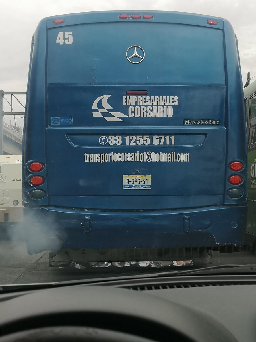 EdgarVegga's tweet photo. Camión a alta velocidad desde López de legazpi por 8 de julio, rebasando y metiendose entre los vehículos.. @Trafico_ZMG @ClaudDelgadillo @retioGDL @EnriqueAlfaroR https://t.co/tYxnV02PuS