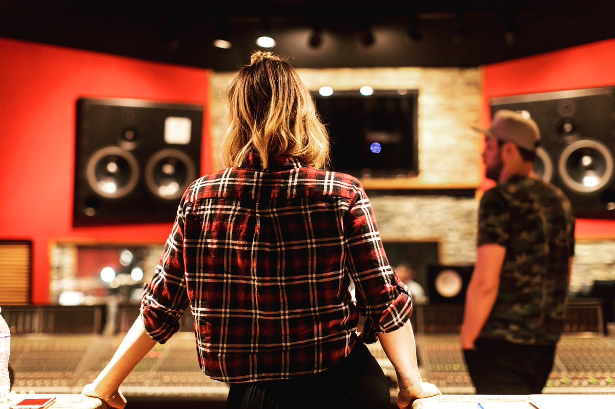 Cassadee Pope tweet media