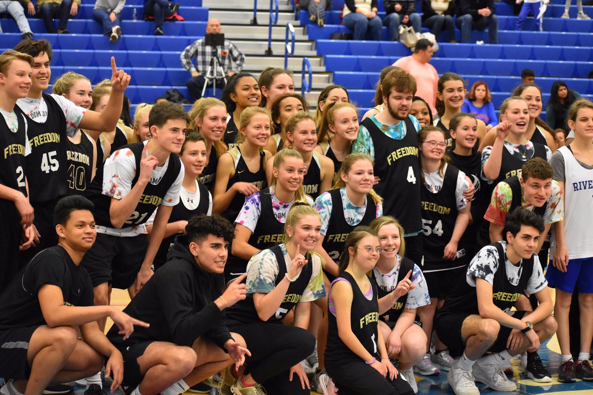 uncaged_fhs's tweet photo. Great Unified basketball game versus Riverside on Friday!! 
📸 by @itstheavacado. https://t.co/Gacl55Kqs3
