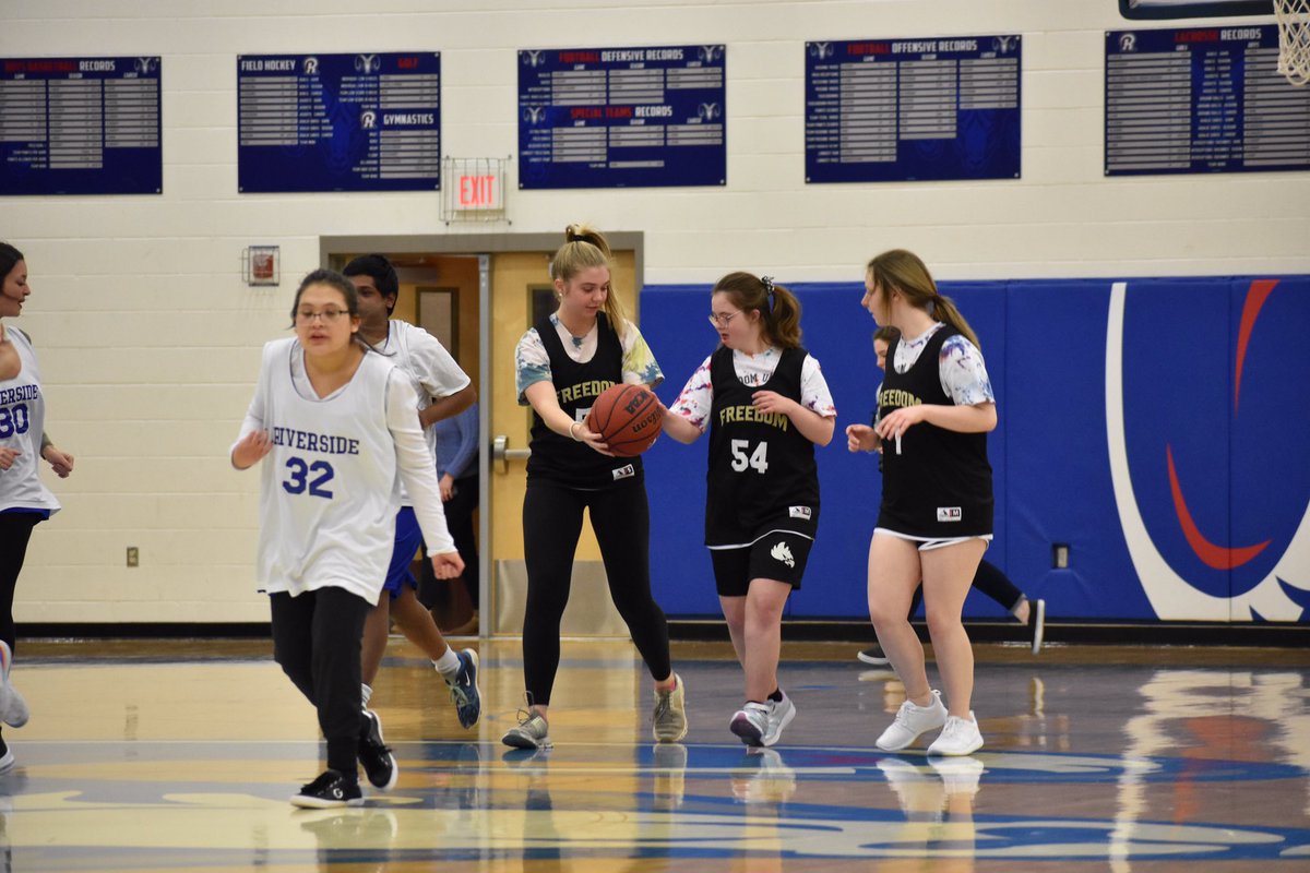 uncaged_fhs's tweet photo. Great Unified basketball game versus Riverside on Friday!! 
📸 by @itstheavacado. https://t.co/Gacl55Kqs3