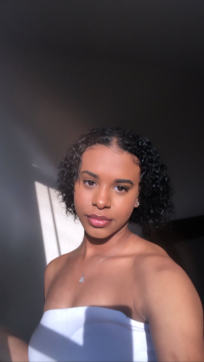 AsiaIsaac's tweet photo. Curls for days 😋 https://t.co/fDAKnyobUC