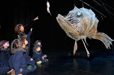 Erth’s “Prehistoric Aquarium Adventure,” following on the success of the company’s “Dinosaur Zoo Live,” will explore the unknown ocean depths and mysteries of deep-sea dinosaurs at a 7:30 p.m. Thursday, Feb. 20, performance in Eisenhower Auditorium.