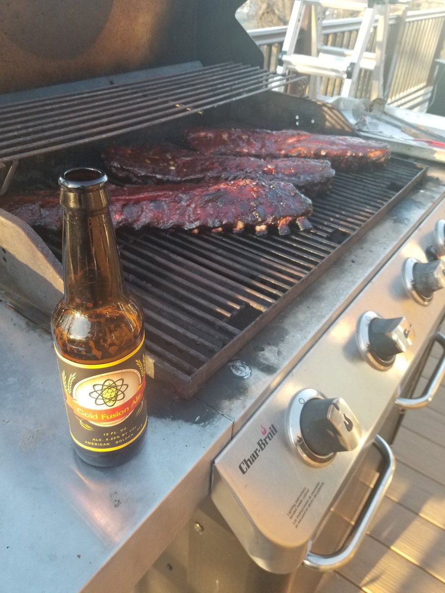 Smoked some ribs on this sunny Saturday in February. Few Gold Fusion Ales went down very quick while tending to this feast!

Cheers! #supportsmallbiz