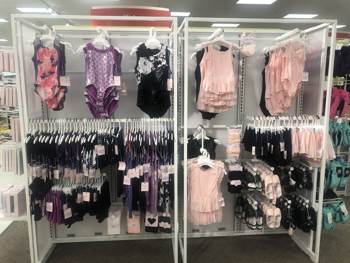 MichaelAlves86's tweet photo. Come on down and see the magic at T2267 #morethanmagic #T2267 🌈 🎯 @haleyfromtarget @Danny_Noonan11 @KayleyMills01 @target_marcy @Djoumbarry https://t.co/Hefntdx9Ur