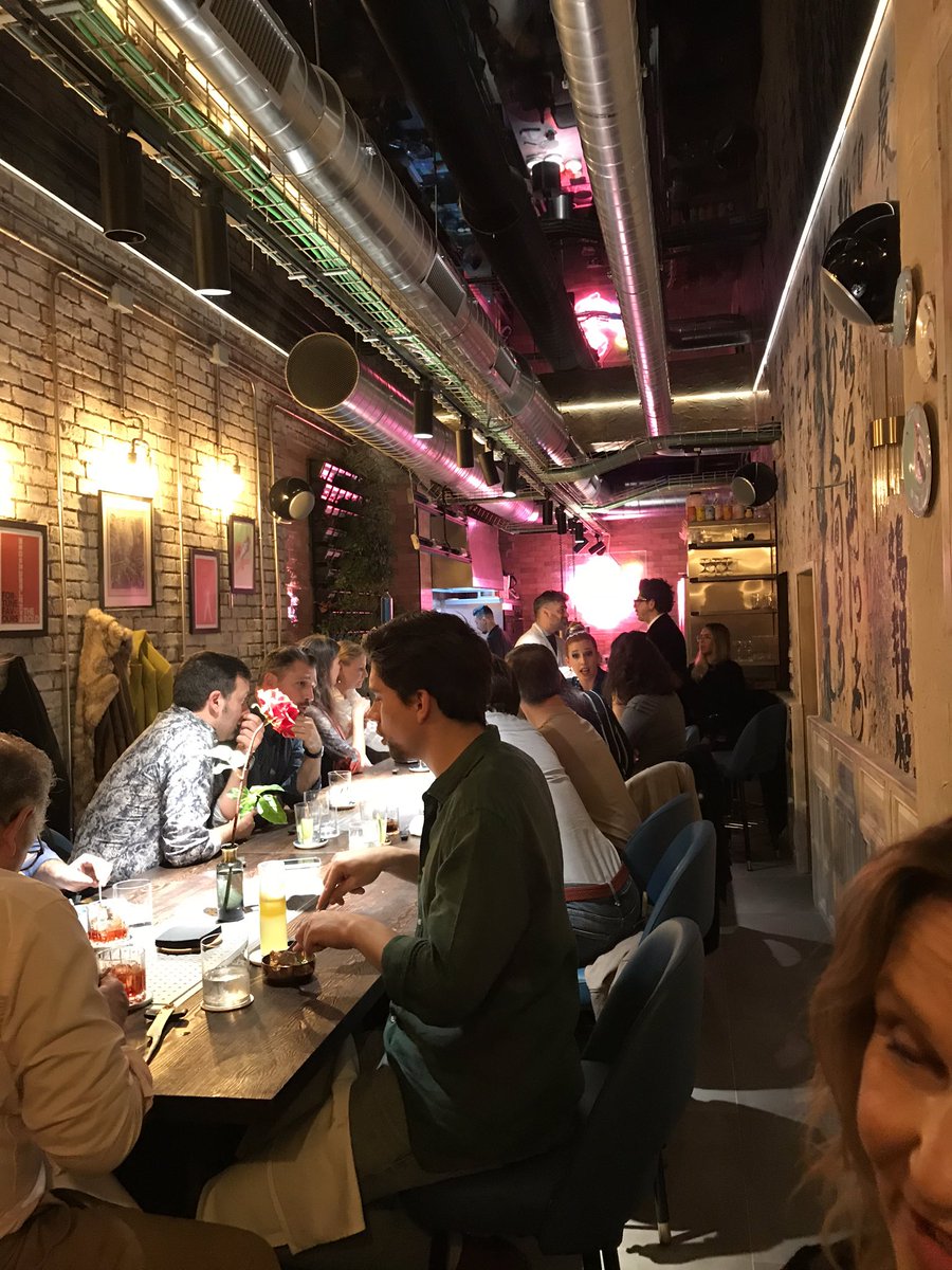 anaromerosj's tweet photo. Un privilegio que @DiegoCabreraBar abra las puertas de su nueva casa #Gurulab en... perdonad que me guarde el secreto #topsecret 🏮 https://t.co/xdNZBprZTz