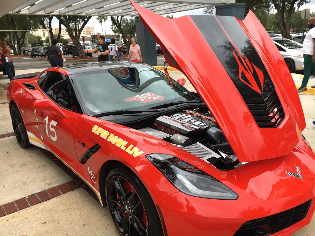 MarkSpillane_'s tweet photo. We were heading to another story when we spotted this #ChiefsKingdom Corvette &amp; Jeep. The owners are from Springfield! Meet them on KY3 at 6! 

#SBLIV #KY3atSBLIV https://t.co/ADkJM8LnZZ