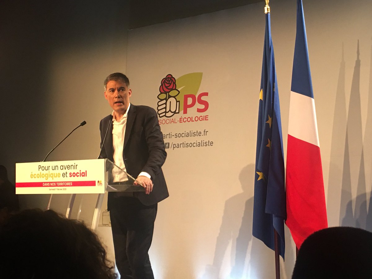 CarolineADOMO's tweet photo. Un #CNPS offensif en présence de nombreux militants qui ont rendu hommage à #GuyDelcourt en chantant #LeChiffonRouge ; hommage aux collectifs #InterUrgence et #UrgenceHopital ; lutte contre la dangereuse réforme des #Retraites ; standing ovation pour @faureolivier. https://t.co/y3DmeAnRba