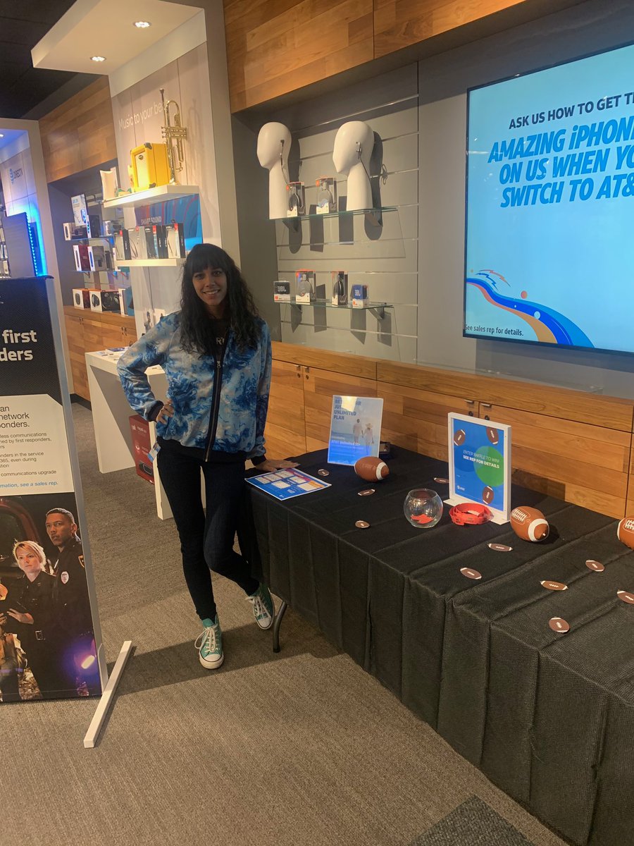 PalatkaPirates's tweet photo. Having some Super Bowl fun all weekend long at the Palatka store! 
@dmartin_att @teamgrayT @justjimjeep @jrluna11 @alvers_austin https://t.co/uyplhcYPqU