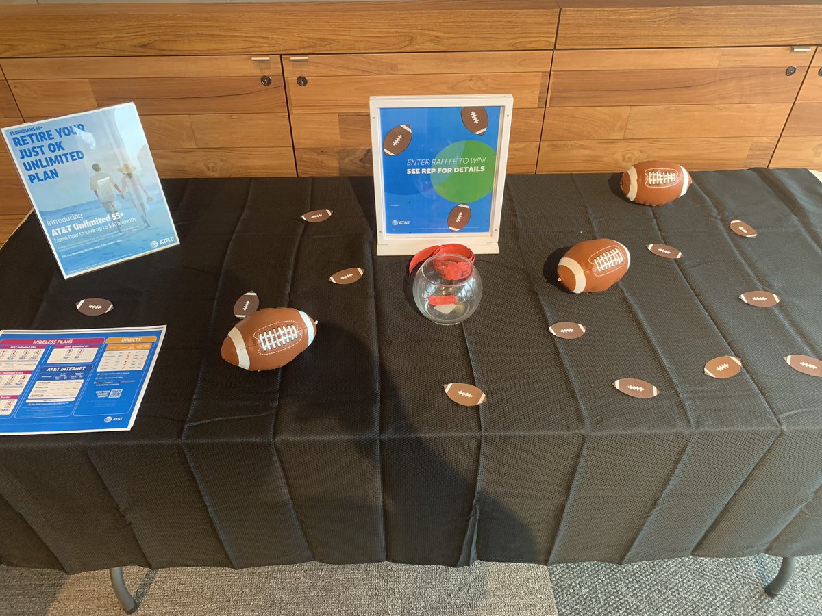 PalatkaPirates's tweet photo. Having some Super Bowl fun all weekend long at the Palatka store! 
@dmartin_att @teamgrayT @justjimjeep @jrluna11 @alvers_austin https://t.co/uyplhcYPqU
