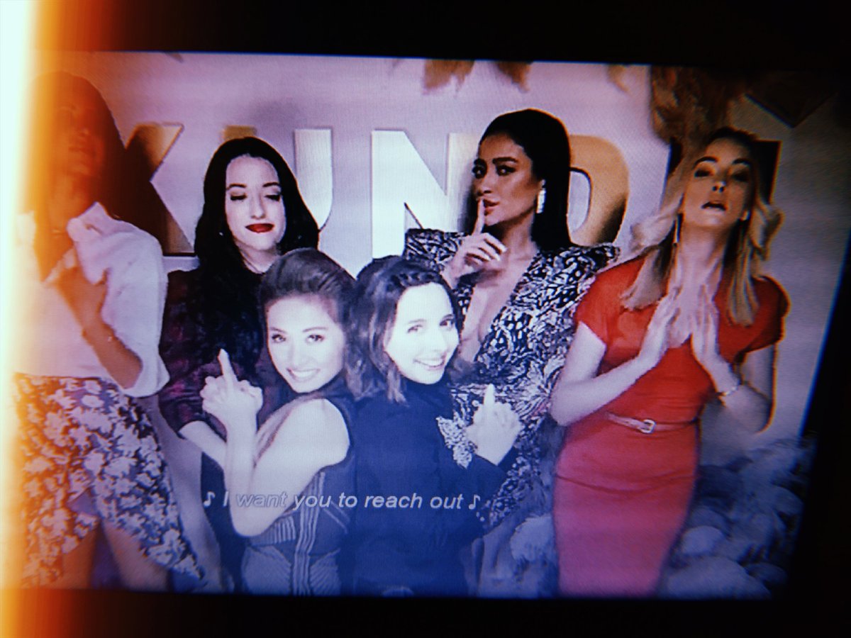 Mariian_mg's tweet image. So I finally started watching #Dollface and this happened... I see what you did 🤫 @shaymitch #PLLFamily