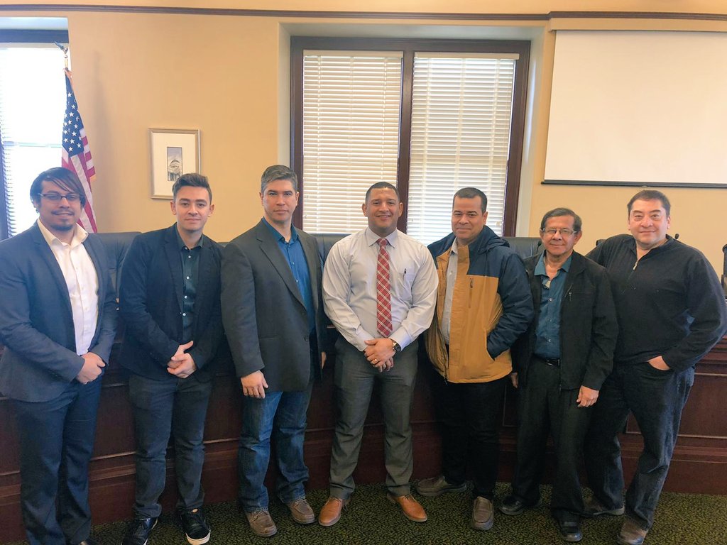 CarlosMorenoUSA's tweet photo. Hoy coordinadores de distintas ciudades de la Iniciativa Libre Utah @LIBREinitiative tuvimos un excelente entrenamiento legislativo en el Capitolio del Estado.
Today differents Libre Initiative coordinators had an excellent  Legislative Bootcamp at the Utah State Capitol #BeLibre https://t.co/wIz3Kz5YWm