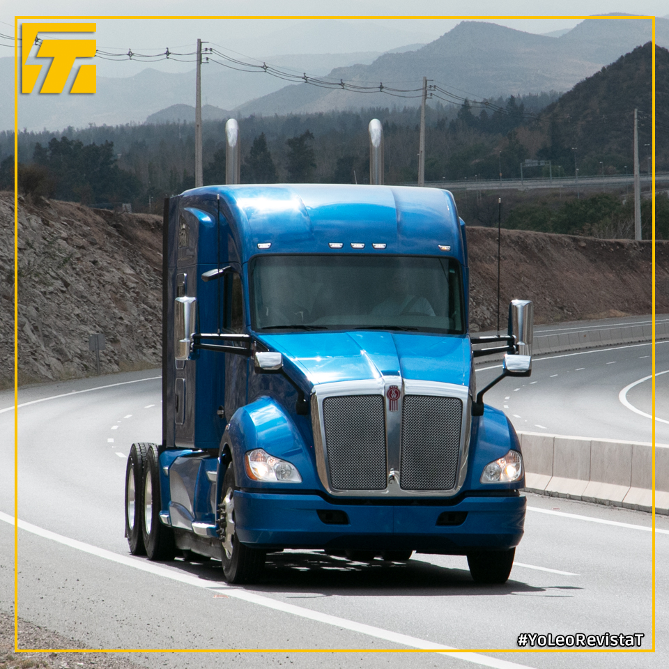 RevistaTChile's tweet photo. Te invitamos a conocer el completo test drive del nuevo Kenworth T680. 
Revisa la nota completa en: https://t.co/nFE8GKorp4

#suscríbete en 👉https://t.co/sQG2LB8h6h y recibe sin costo nuestra nueva edición T11 que ya está en circulación.

#YoLeoRevistaT #Camiones #Kenworth https://t.co/r42XixTrXa