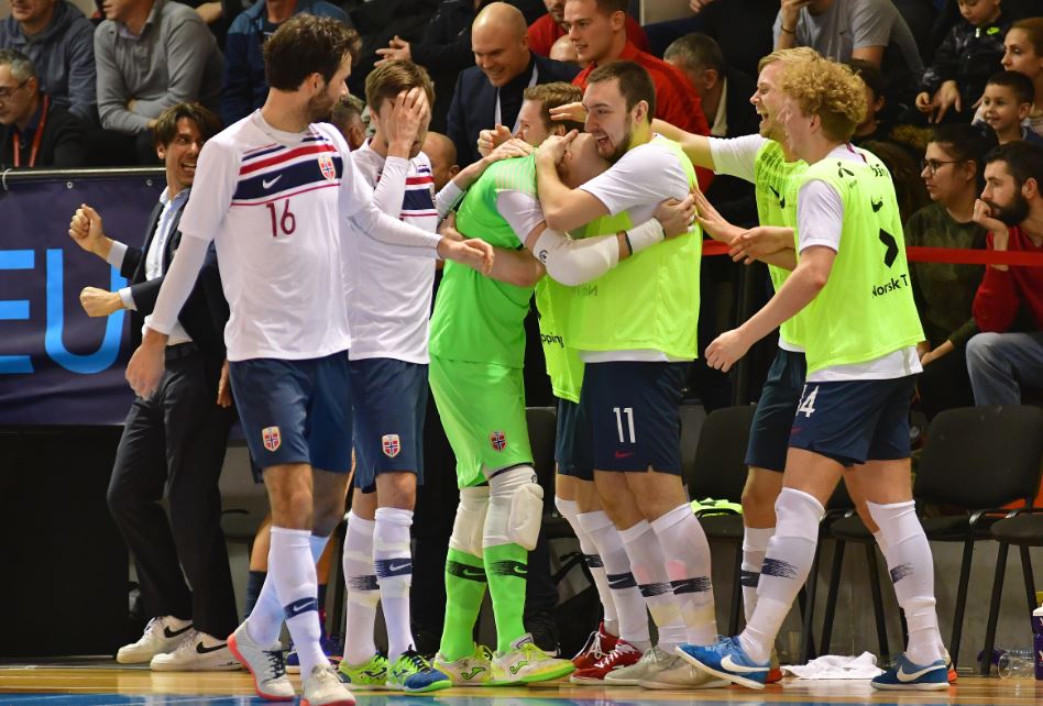 UEFAFutsal's tweet photo. #FutsalEURO qualifying round - who went through? https://t.co/RjUBJ6affq

Group winners joining 16 #FutsalWC elite-round teams in qualifying group stage: 🇧🇦🇧🇪🇵🇱🇦🇱🇭🇺🇬🇪🇱🇻🇲🇩🇳🇴

Into April play-offs (draw 13 February): 🇨🇾🇦🇲🇬🇷🇸🇲🇱🇹🇩🇪🇩🇰🇮🇱🇲🇰🇧🇬🏴󠁧󠁢󠁥󠁮󠁧󠁿🇹🇷🇨🇭🇲🇪

🏴󠁧󠁢󠁷󠁬󠁳󠁿 miss out by narrowest margin https://t.co/CL1ioMT42y