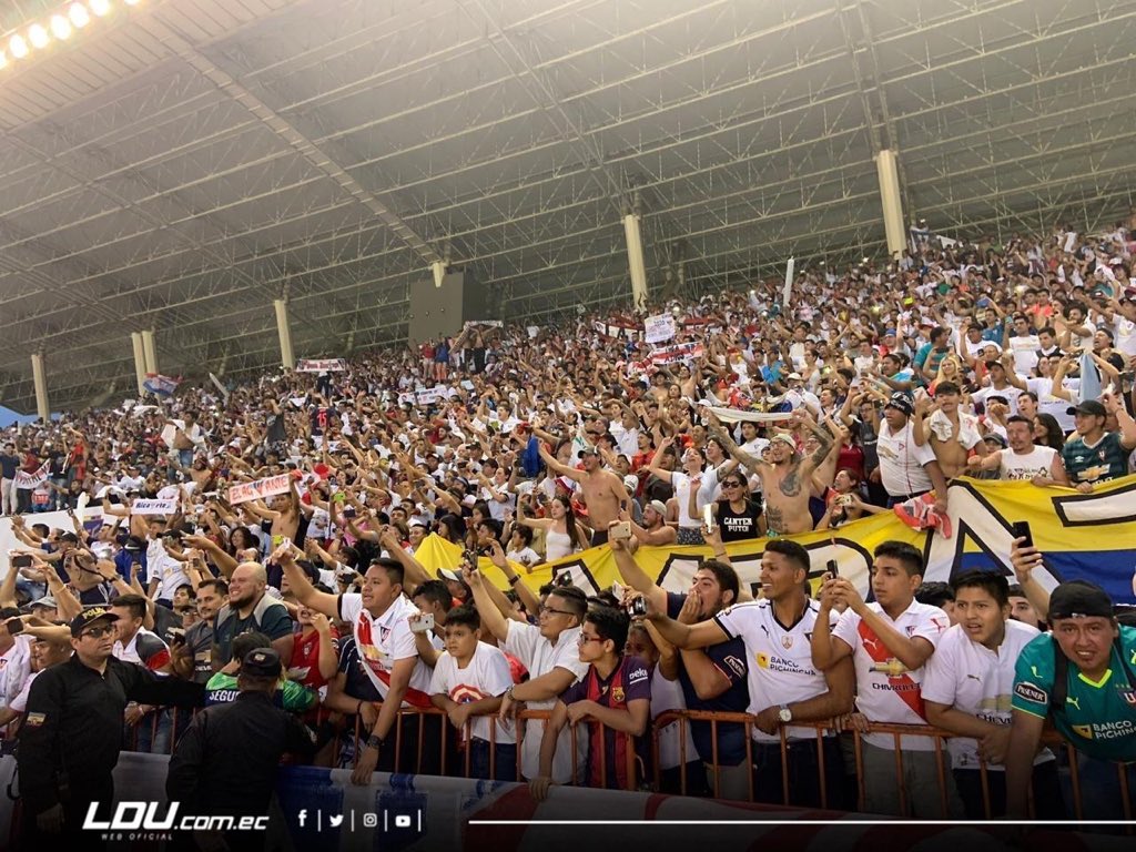 LDU_Oficial's tweet image. Yo te daré, 
te daré LIGA hermosa, 
te daré una cosa, 
una cosa que empieza con C 
CAMPEÓN 

#SuperCopaEcuador 🏆