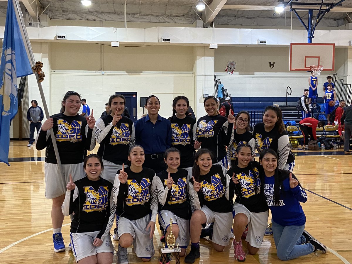 barbmarie6's tweet photo. This coach sent this team to the champion ship and WON!!! I’m so proud of you felicia 🥰🥳 congratulations again and I love you! #ProudNiece ❤️#GoTigers #IdeaMcAllen https://t.co/oQVHrOHzah