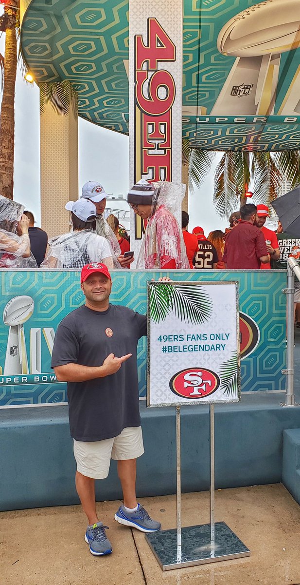ashvinlad's tweet photo. Took a break from the parties to experience the #NFLFanfest....#SBLIV #SuperBowl #GoNiners https://t.co/UVt7trQPYq