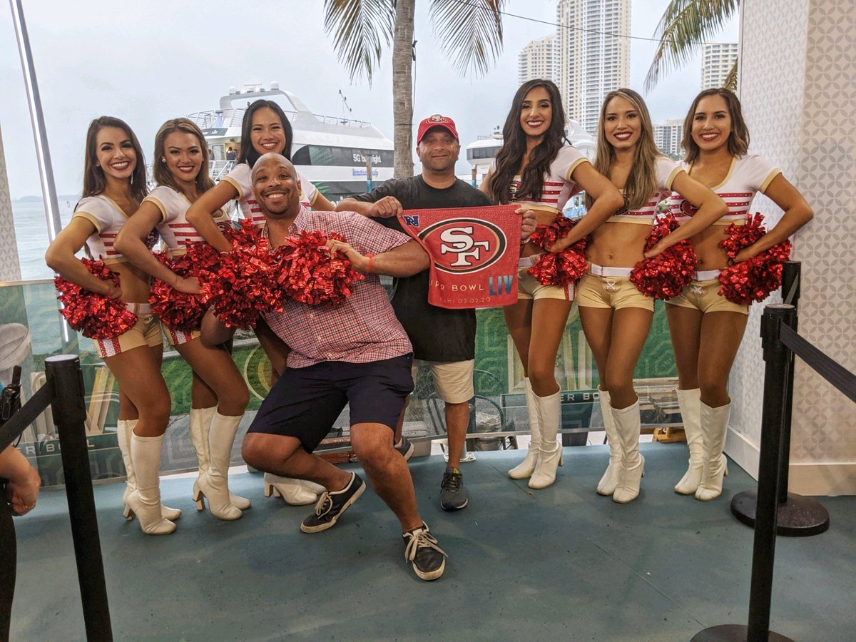 ashvinlad's tweet photo. Took a break from the parties to experience the #NFLFanfest....#SBLIV #SuperBowl #GoNiners https://t.co/UVt7trQPYq