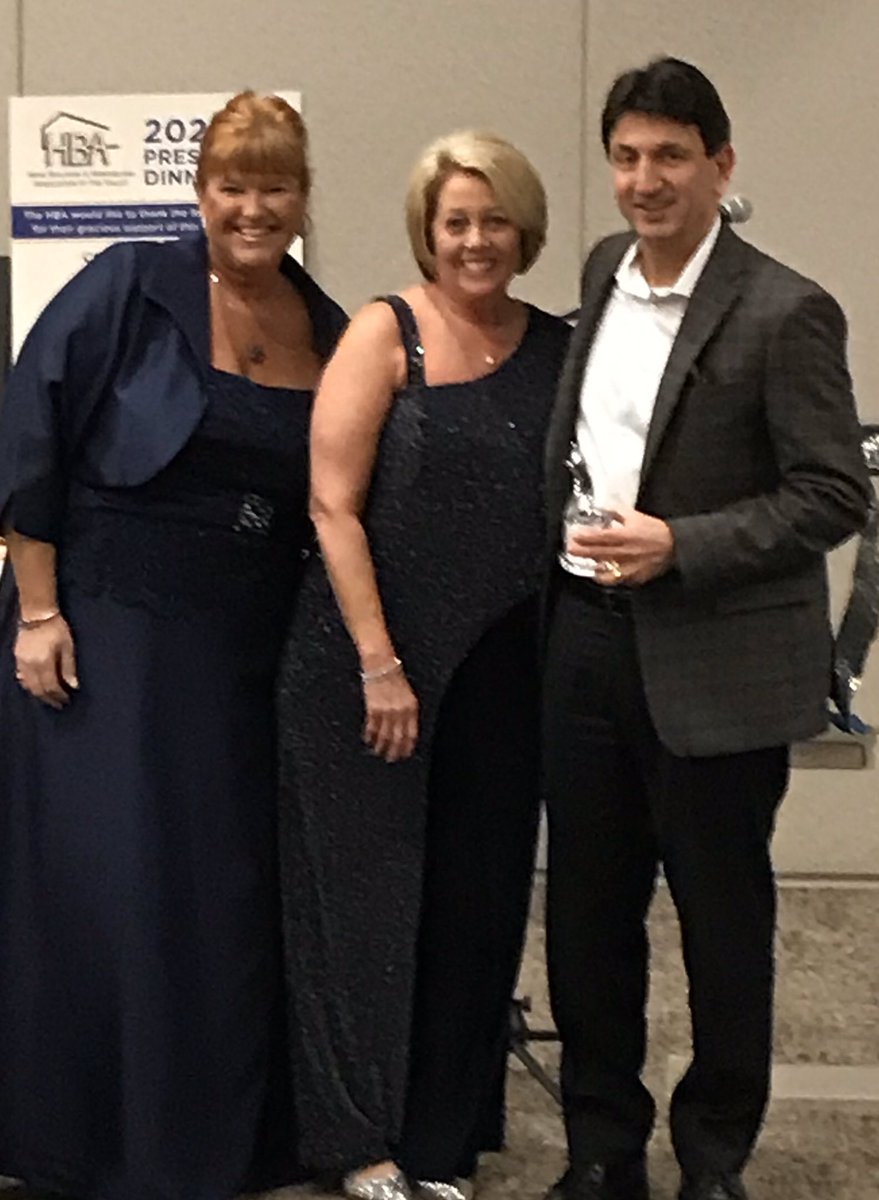 Congratulations to Sam Pitzulo, Pitzulo Homes & Remodeling for being giving the 2019 HBA Community Service Award by President Karen Ament at the 2019 HBA Presidents’ Dinner! Much deserved!  @SamPitzuloHomes