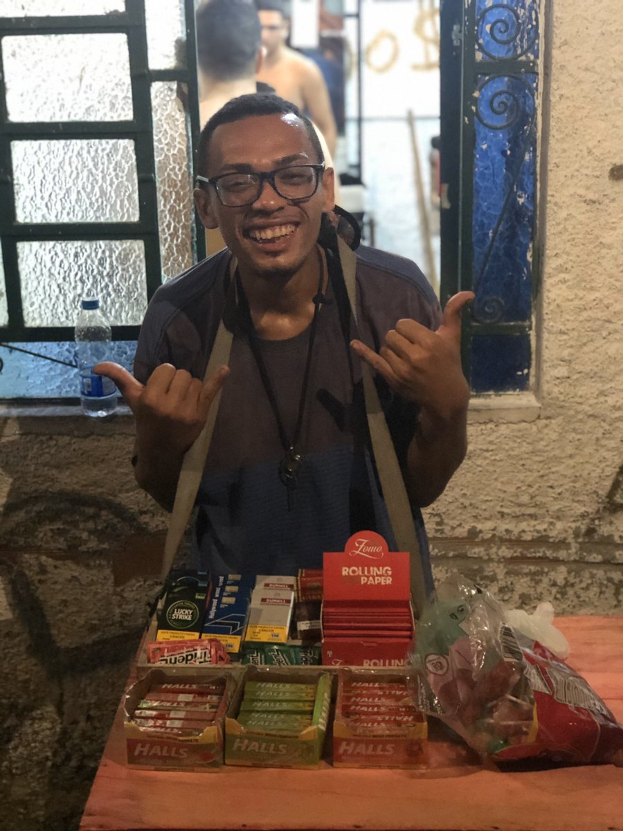 almeidasandrox's tweet photo. Mais tarde no baile do @LebaiDoChileOFC o amigo vai botar a barraquinha na pista, avista mais tarde a tropa do monstro.
Bala, chiclete, cigarro e ceda... tudo com ele é mais barato, so ir na direção do amigo Cacá.
#BAILEDOMARTINS #BaileDoChile 🇨🇱 https://t.co/JKrfVOYIXs