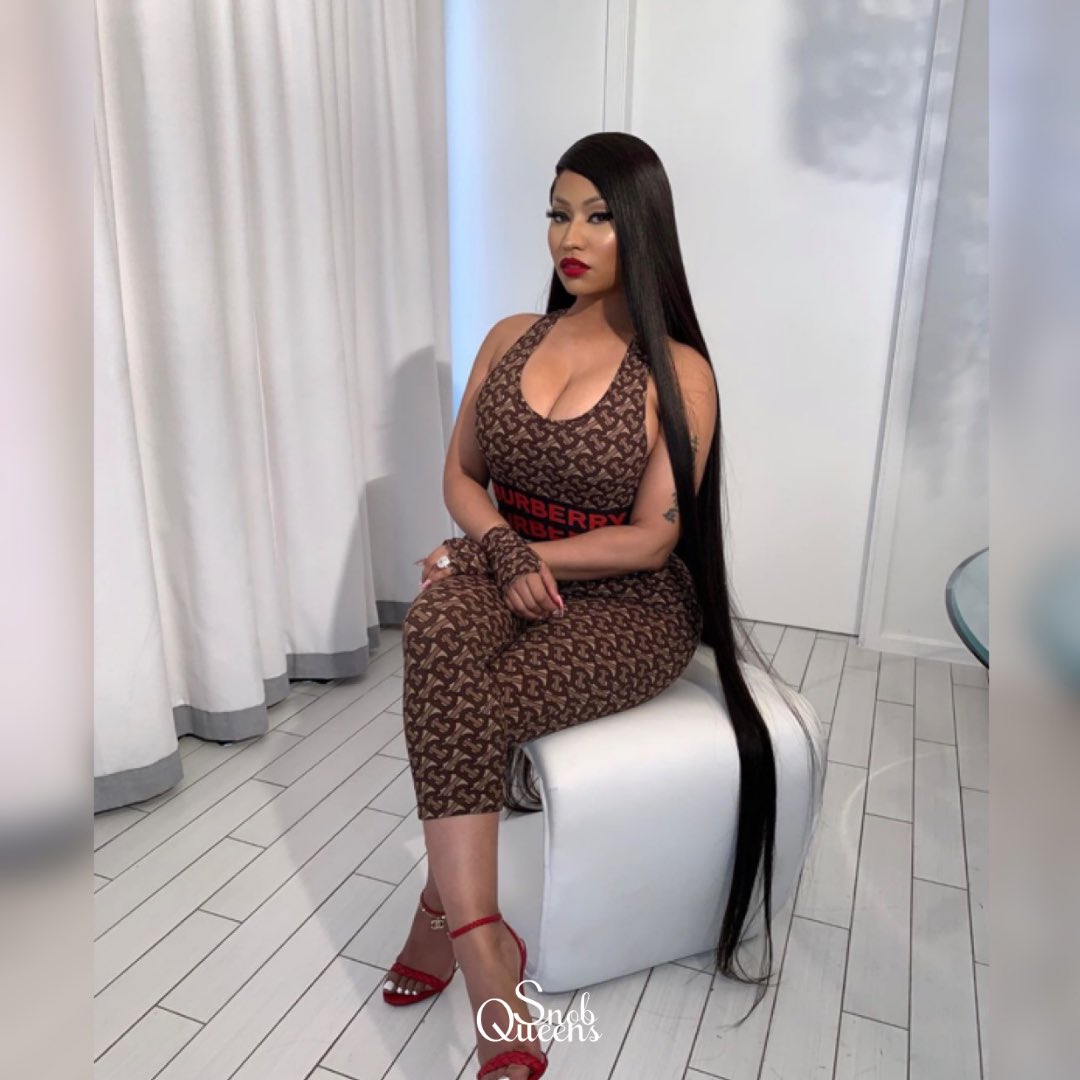 Snob Queens on X: Snob Queen Nicki Minaj Posted Up Looking Cute, Rocking  Burberry//Monogram Print Crop Top & Leggings With Fingerless Gloves  Gucci//“Aria” Braided Sandals Are You Loving This Look? 📷// @nickiminaj #