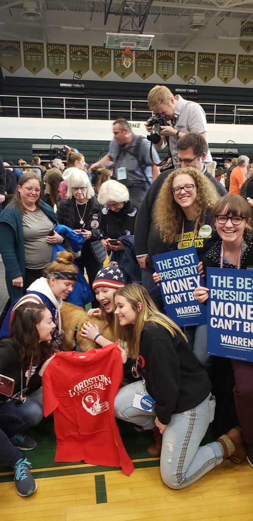 paish22's tweet photo. @ewarren we came all the way from Lordstown Ohio to leave Bailey a gift. https://t.co/S3fYWScVYh