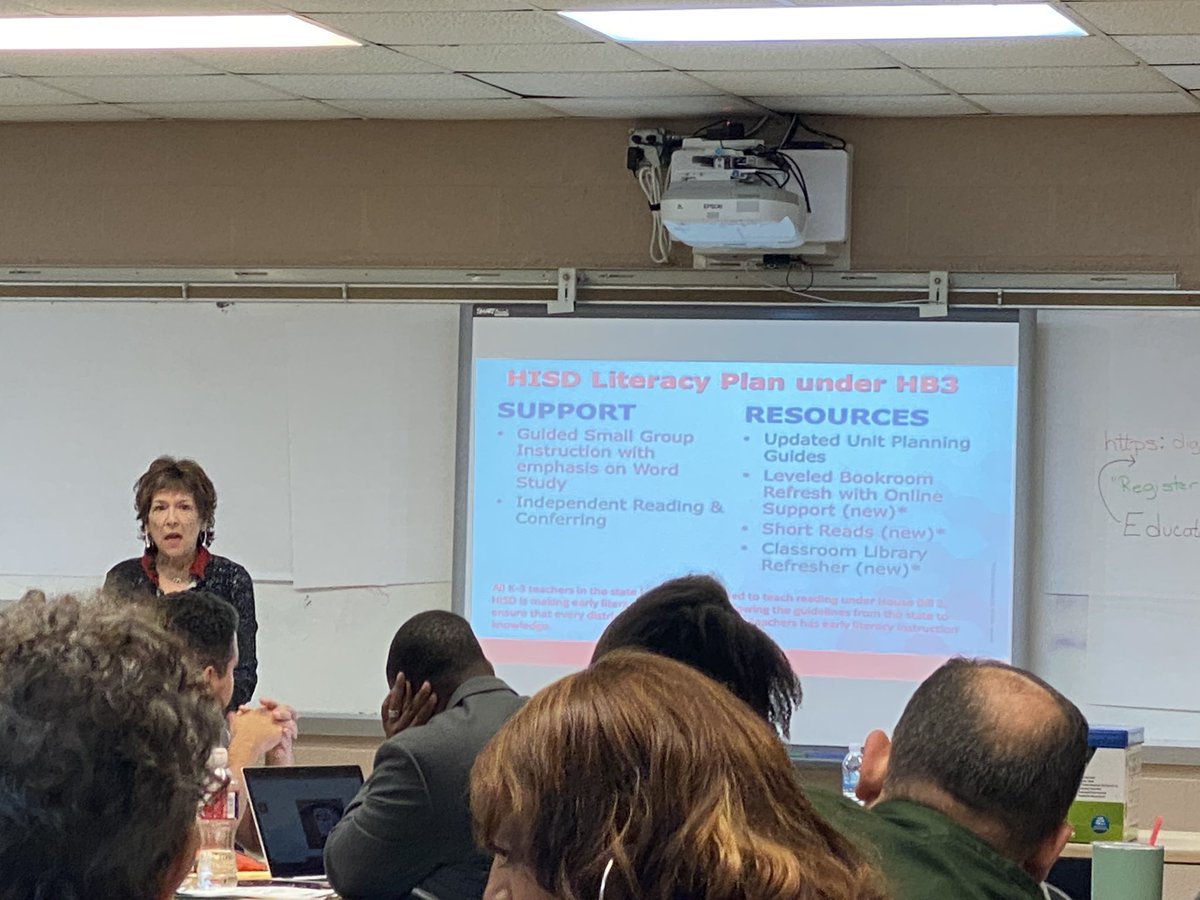 DrAliciaMartin's tweet photo. DDIS team learning about Literacy by 3 📚📖 📚#DataRichYear #GuidedReading #SmallGroupInstruction @HISD_Assessment https://t.co/Hl1lRGRA37