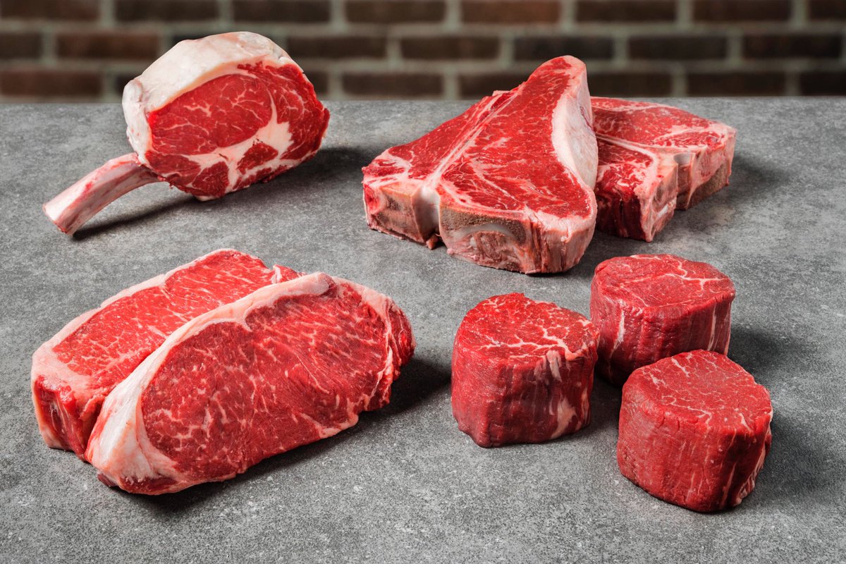 intercitypackrs's tweet photo. Which player are you choosing for your #SuperBowl party? No matter what team you root for, you’ll be winner when you choose Certified Angus Beef ® brand @CertAngusBeef https://t.co/SzqS1e9Phl