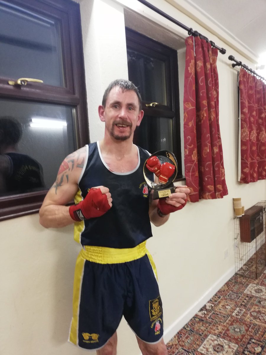 _BrettRalph's tweet photo. What a way to celebrate one year no beer . I'm 365 days without any alcohol and tonight I boxed well and didn't even care about the result  . But it was a win so let's celebrate 🎉🎂 #sober #1yearnobeer #winner #boxee https://t.co/CLcy1fiP20