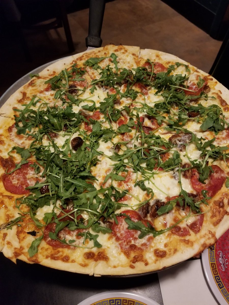 Beardlights's tweet photo. Now main course Hott Date pizza https://t.co/qzXDAr2uNO