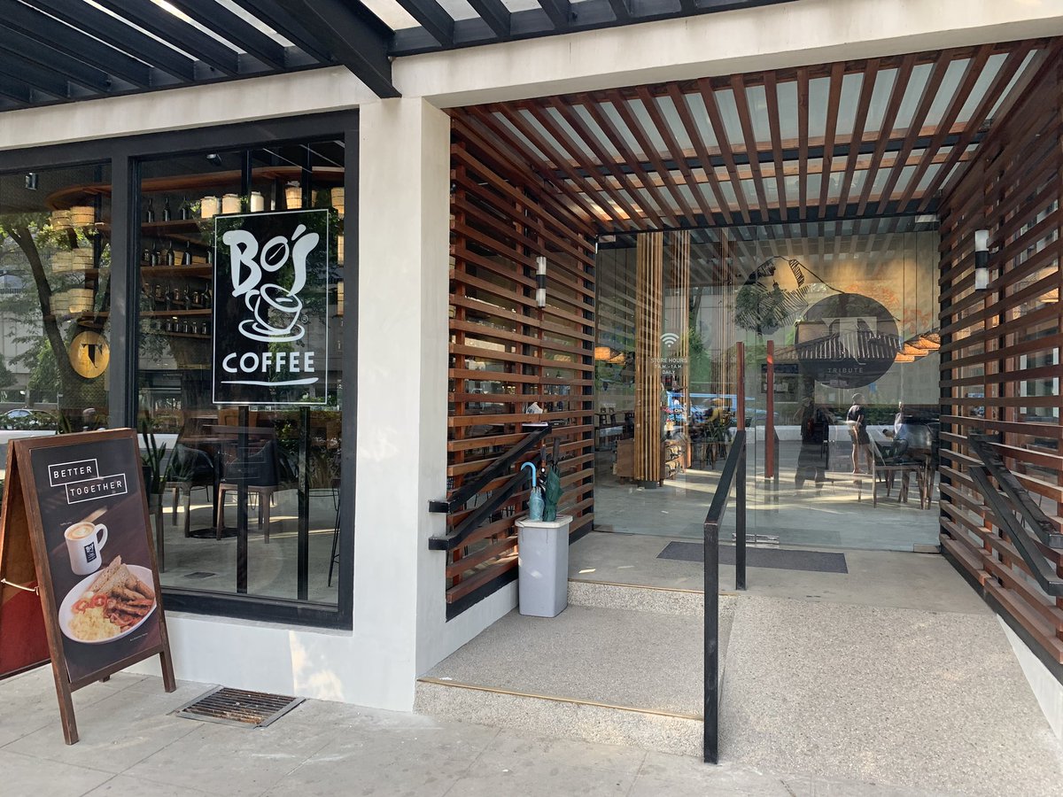Japatantv's tweet photo. おらの幸せtime in Cebu
ボスコーヒーでホットコーヒーを飲みながら英語に関する勉強をのんびりするこの時間がセブ生活で1番好き。♡セブ島に来た方はコーヒーもスイーツも美味しすぎるのでフィリピンのスタバことボスコーヒーで是非のんびり英語timeを楽しんでください！ https://t.co/s2ff7InZP7