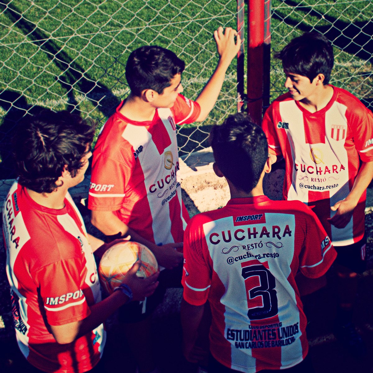 Estudiantes_BRC's tweet photo. Presentamos la indumentaria oficial #Pincha que vestirán los equipos del club en los partido, a partir del domingo con el inicio de la temporada 2020.
El agradecimiento a nuestros #Sponsors, Cuchara Restó, La Andina, Viejo Bodegón, Frigorífico Río Negro y Turacción.
#vamospincha https://t.co/M33Or3I4MI
