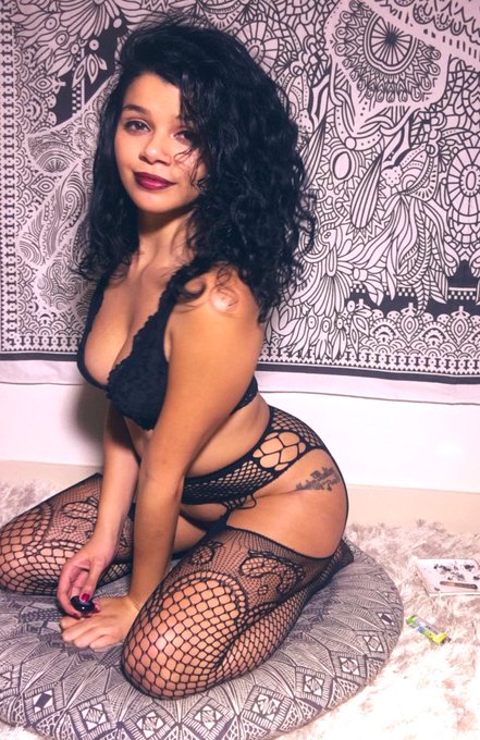 I&rsquo;m moving to California tomorrow! The first ten people to Cashapp me $10 gets 3 months of my OnlyFans<a href="/tag/la"class="tags"><span>#la</span></a>